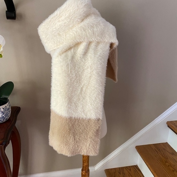 Anthropologie Sleeping On Snow Eyelash Scarf - Picture 1 of 5